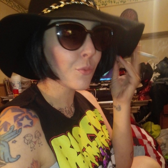 Meet your Posher - Picture 5 of 5